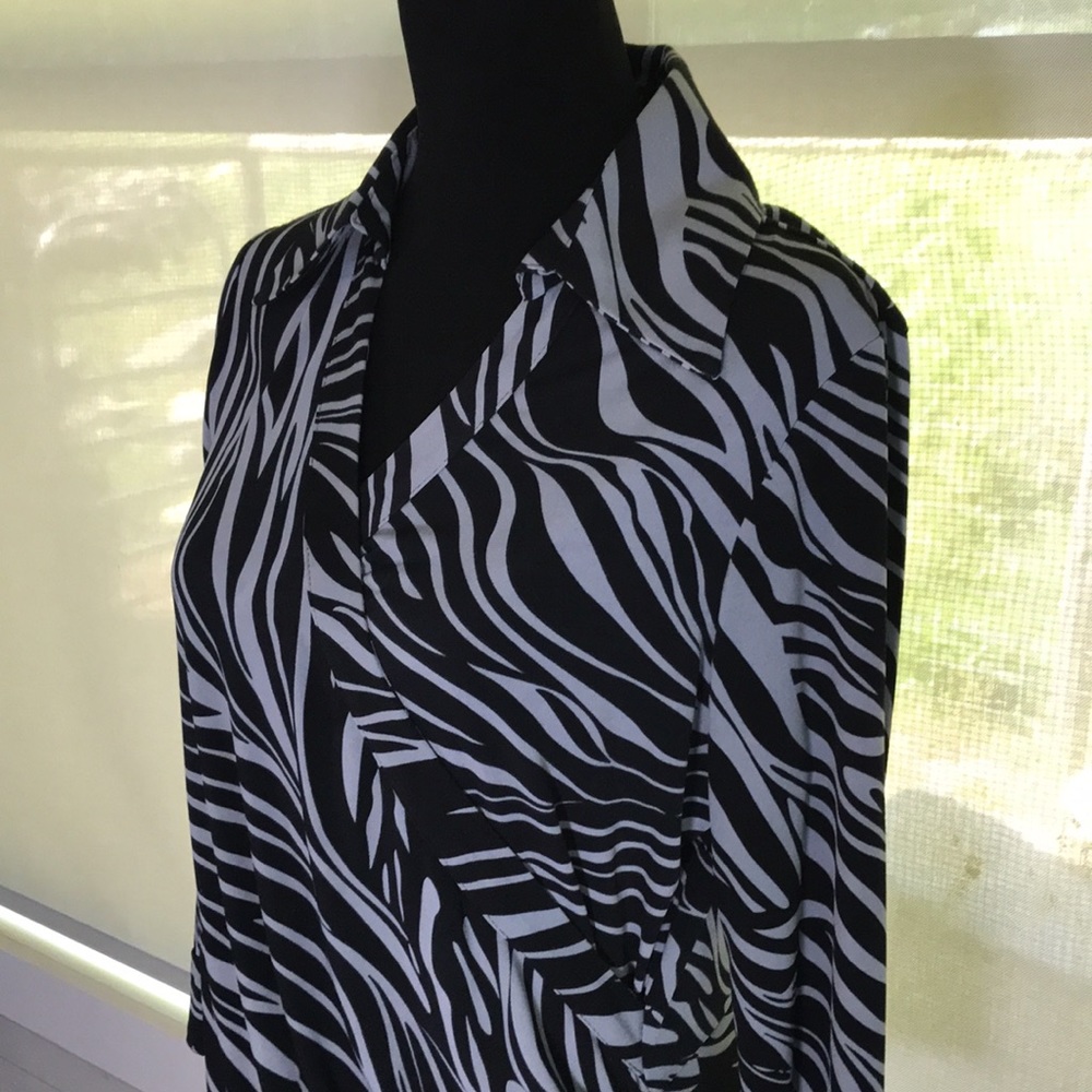 NWT Mesmerize faux wrap dress - Picture 3 of 16